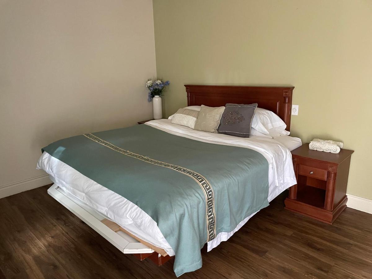 Motel Au P'Tit Sapin Mirabel Zewnętrze zdjęcie